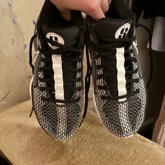 Nike Black and White Women's Sneakers - Picture 3 of 9